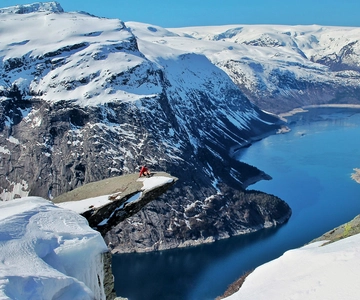 Trolltunga Day Hike