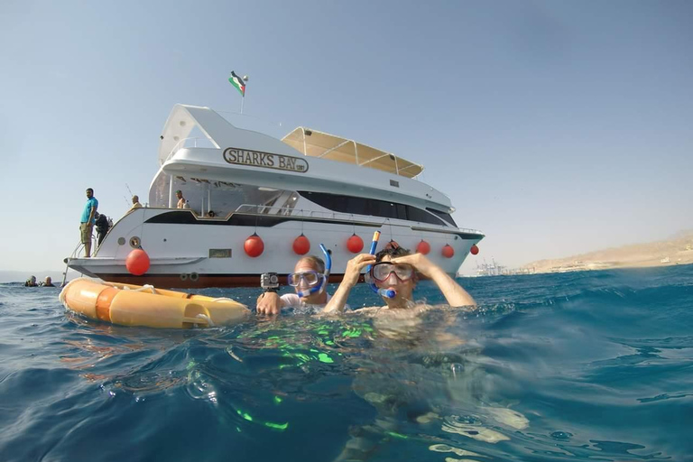 Aqaba: Private Boat Tour with Snorkeling and Lunch