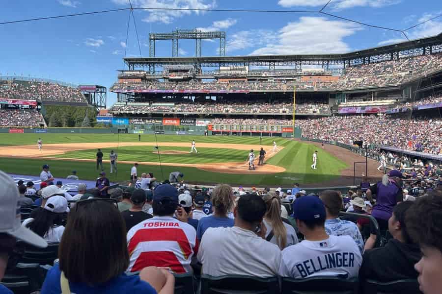 Colorado Rockies Baseballspiel: Ticket für das Dachterrassenerlebnis. Foto: GetYourGuide