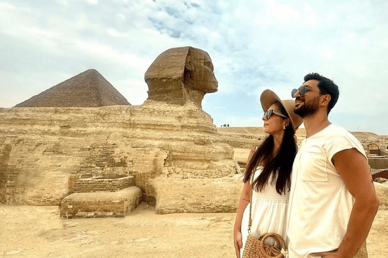 Pyramides, Sakkara et Memphis - Visite privée avec déjeunerVisite privée avec guide, transfert et déjeuner, à l&#039;exclusion des droits d&#039;entrée.