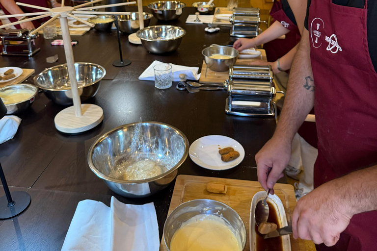 Segredos napolitanos: aula de massa e tiramisù para amantes da gastronomiaSegredos Napolitanos: Aula de Massa e Tiramisù para quem curte comida