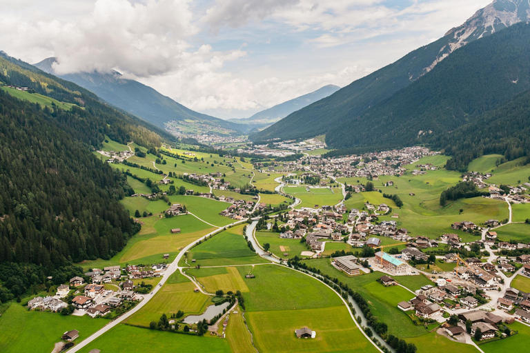 Neustift im Stubaital: Tandem Paragliding Flight