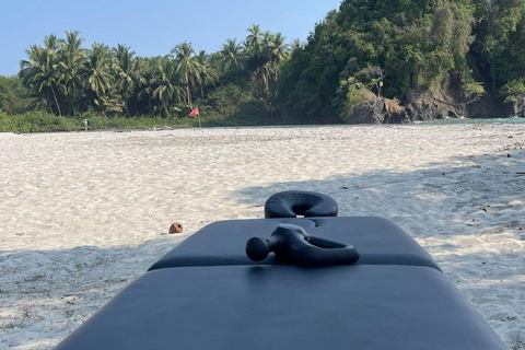 Terapia masażem udarowym + wspomagane rozciąganie na plaży