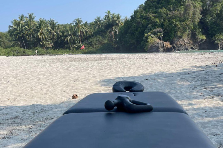 Percussieve massagetherapie + ondersteunde rekoefeningen op het strand