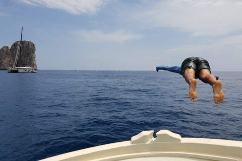 Sorrento: Boat Tour with Swimming Stops and Drinks