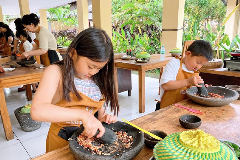 Ubud: Aula de culinária em uma escola balinesa e passeio pelo mercado