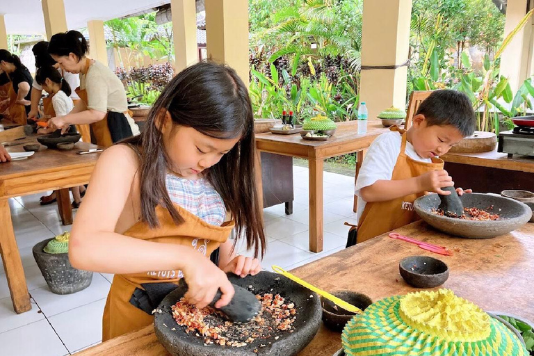 Cours de cuisine traditionnelle balinaise dans une rizièreCours de cuisine traditionnelle balinaise de rizière