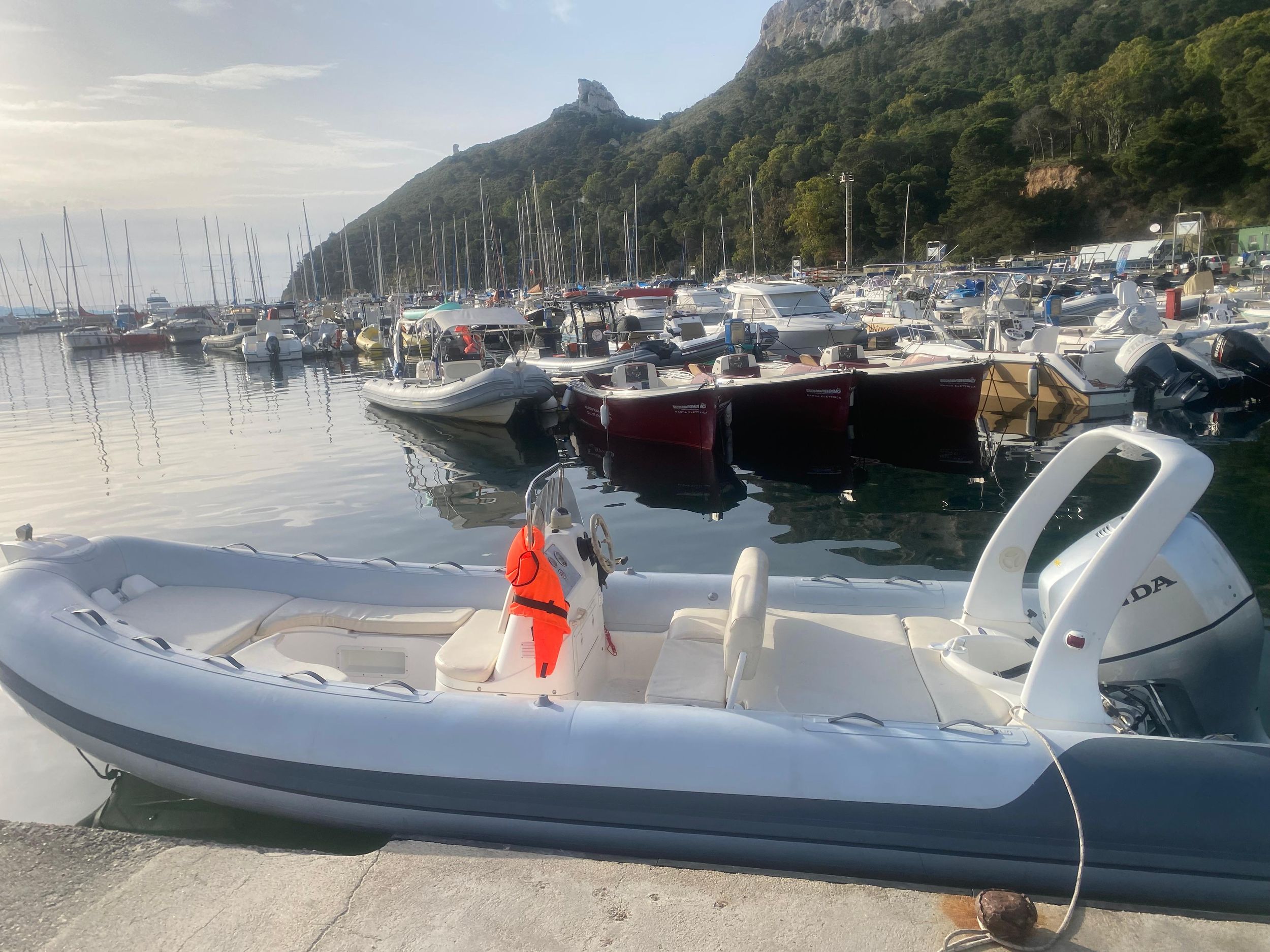 Cagliari: Tour mit 5 Schnorchelstopps und Aperitif