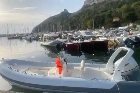 Cagliari: Tour on the Boat and Aperitivi Experience