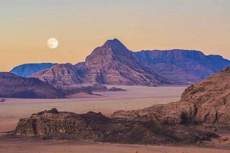 Wadi Rum: Full Day Hiking Tour to Burdah Arch with Lunch