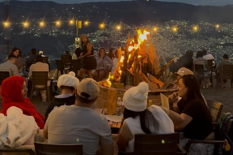 Medellín: Sunset Mirador Tour with Reserved Gastropub Table