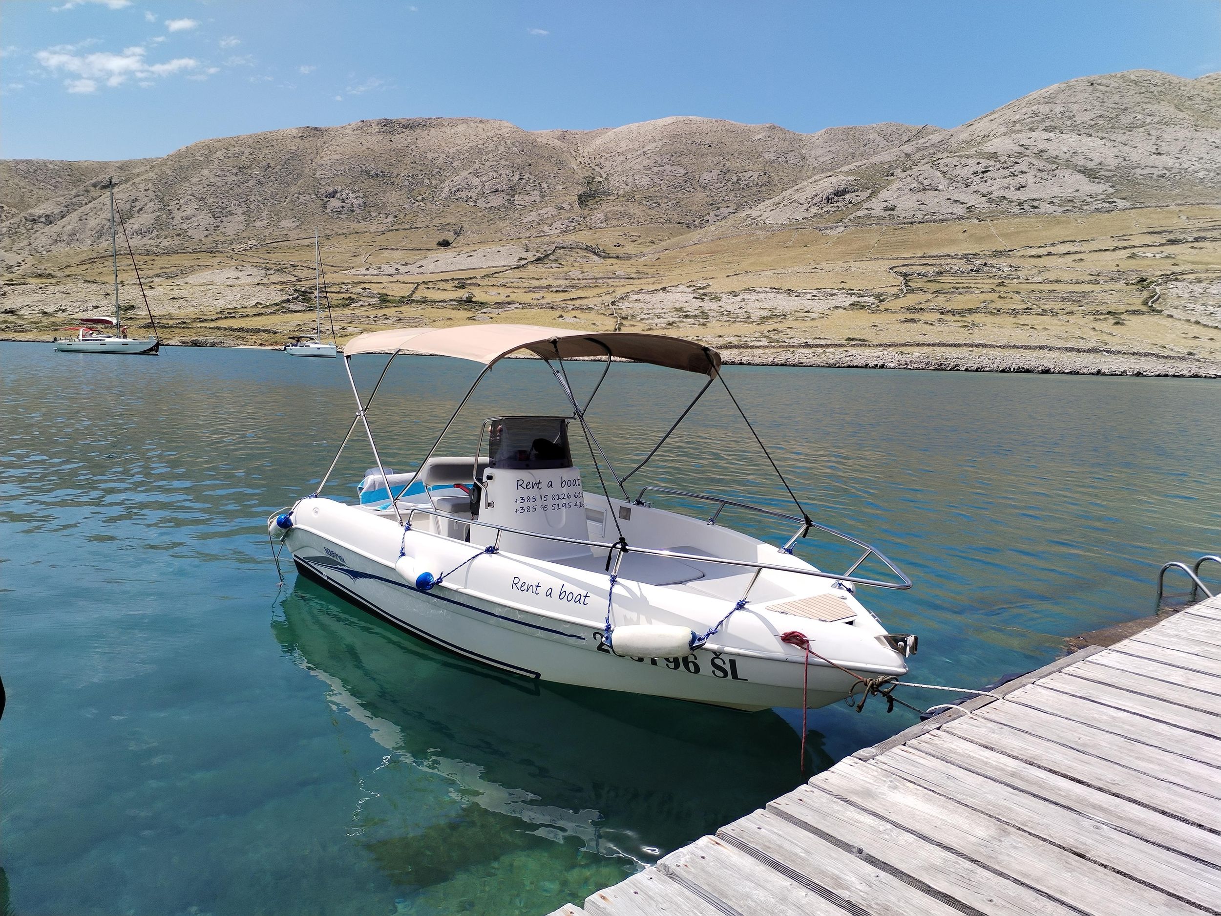 Vrbnik: Mala Luka & Uvala Biser Private Halbtagestour mit dem Boot