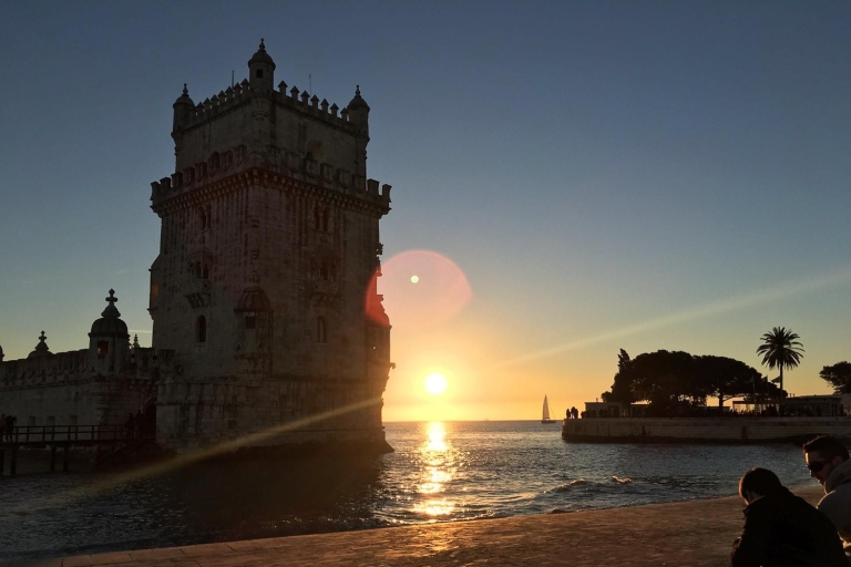 Lissabon: Geführte Tour durch die Stadt am Fluss per Tuk TukFührung per Tuk Tuk mit Abholung außerhalb von Lissabon