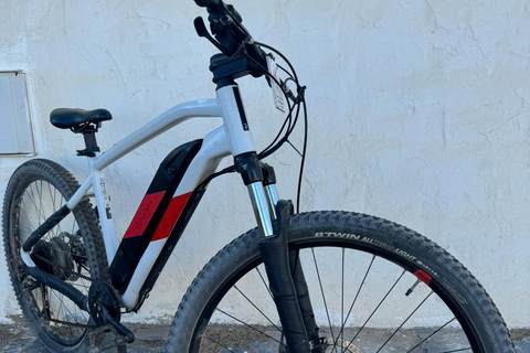 La Graciosa: Hyr en elektrisk cykel och utforska ön i din egen takt.