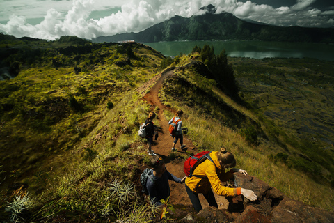 Góra Batur: wycieczka trekkingowa o wschodzie słońcaMount Batur: Small Group Sunrise Trekking