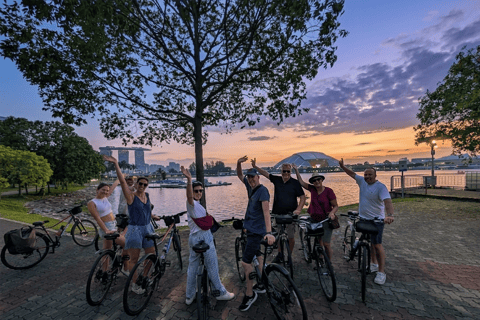 Singapore: Sunset Bike Tour with Hawker Food Experience - Image 2