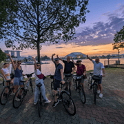Singapore: Sunset Bike Tour with Hawker Food Experience