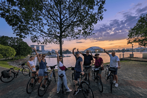 Singapore: Sunset Bike Tour with Hawker Food Experience - Image 3