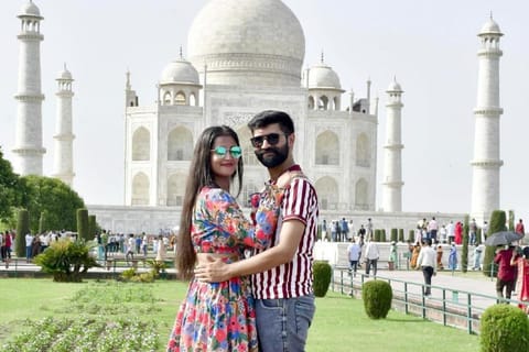 New Delhi: Taj Mahal Day Trip & Agra Highlights With Lunch