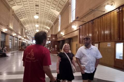 Adelaide: Guided Ultimate Walking Tour with Drink and Snack