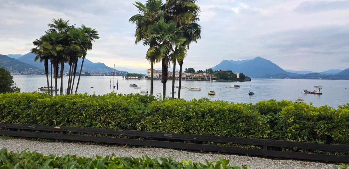 Die Eleganz des Lago Maggiore: Tour von Mailand nach Stresa und zu den Borromäischen Inseln Die Eleganz des Lago Maggiore: Tour von Mailand nach Stresa und zu den Borromäischen Inseln