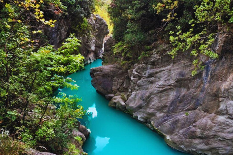 Vanuit Tirana/Durres/Golem: Pëllumbas Grot &amp; Erzen Canyon Wandeling