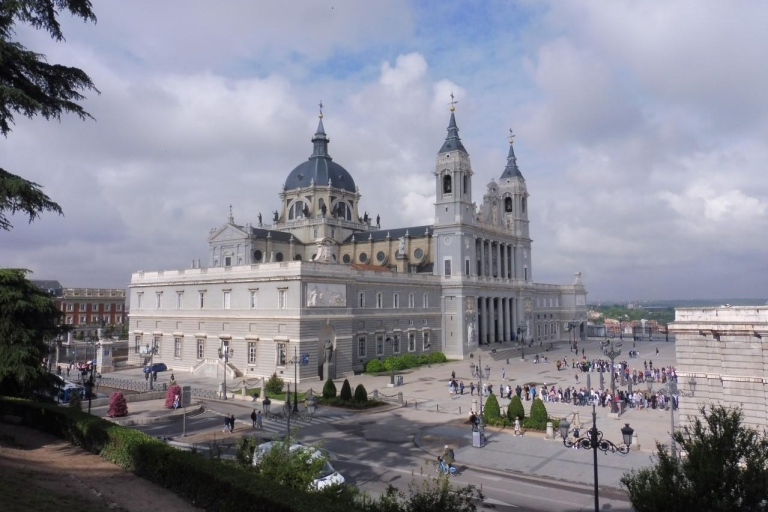 Prywatna wycieczka rowerowa po Madrycie | Wycieczka z przewodnikiem premiumWycieczka rowerem elektrycznym
