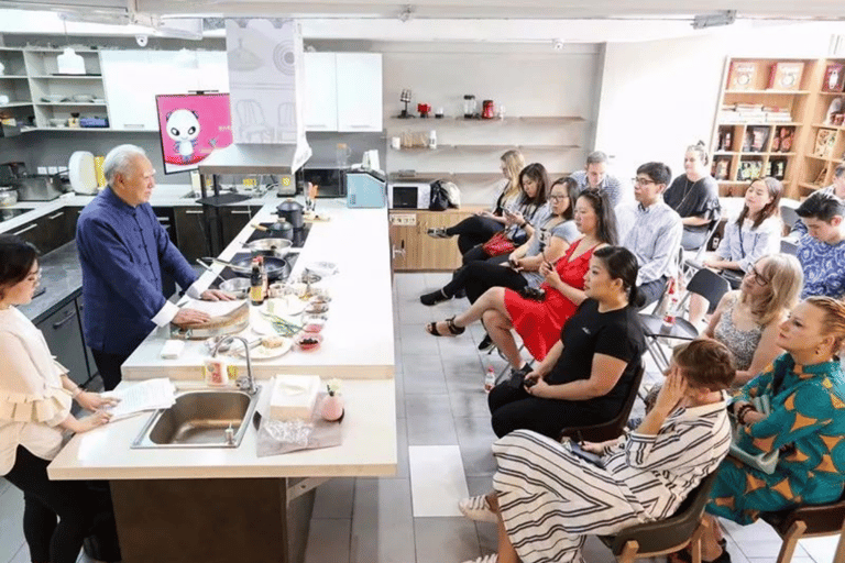 Chengdu: Sichuan Cooking Class with Market Tour