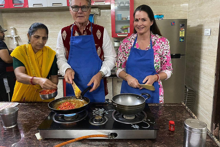 Udaipur: Autentisk indisk matlagningskurs med lunch eller middag