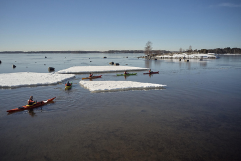 Helsingfors på vintern: Vinterkajakpaddling i Helsingfors östra skärgård