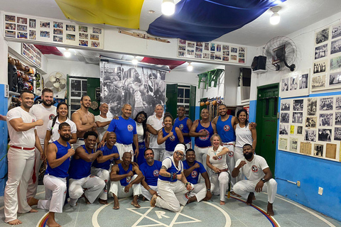 Salvador : Cours de capoeira à la première école de Mestre Bimba.