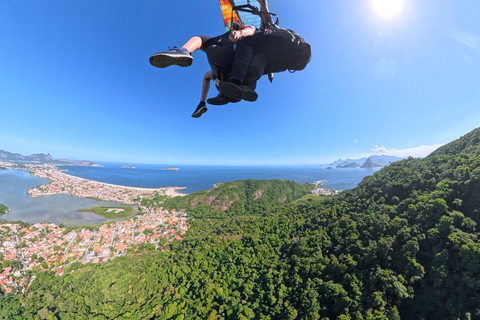 Niterói: Tandem Paragliding Flight with Luciano Miranda – No prior training required. Niterói: Tandem Paragliding Flight with Luciano Miranda – No Training Required