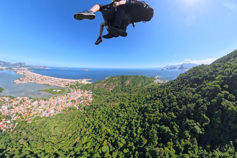 Niterói: Tandem Paragliding Flight with Luciano Miranda – No prior training required. Niterói: Tandem Paragliding Flight with Luciano Miranda – No Training Required