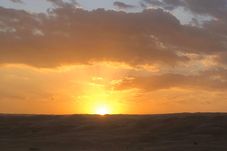 Mascate: Passeio de camelo ao pôr do sol no deserto de Bidiya com transfer