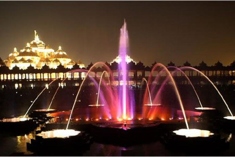 Delhi: 3-Hour Akshardham Temple Tour With Water & Light Show Tour With Exhibition Show, Boat Ride, Water and Light Show