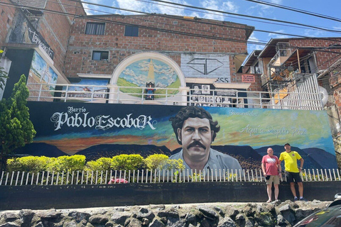 Medellín: Real Pablo Escobar Tour with Hydration Included