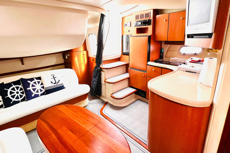 Yacht cruise Biscayne Bay, Miami Beach and Sand bar. 42Ft Yacht cruice Biscayne Bay, Miami Beach and Sand bar