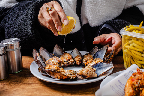 Istanbul: Bosphorus Bites Food Tour with 14+ Tastings