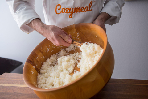 Austin: corso di cucina per preparare il sushi in una birreria localeAustin: corso di cucina per imparare a fare il sushi in un locale della zona