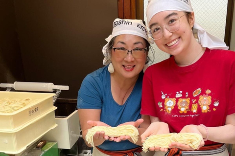 Experiência particular de fazer macarrão ramen em KyotoExperiência de fazer macarrão ramen em Kyoto