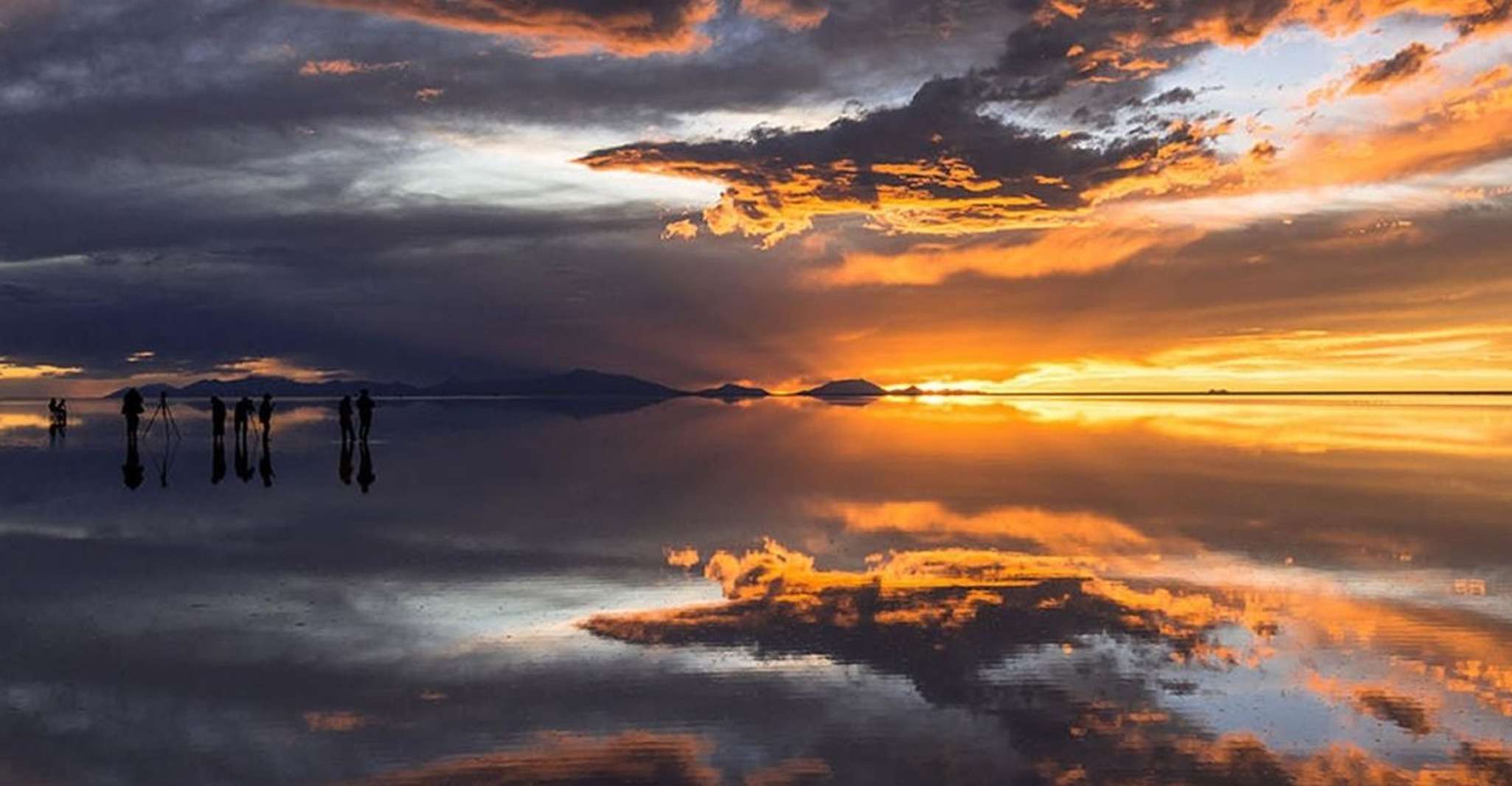 Bolivia, Sunset on the Salar de Uyuni salt flats - Housity