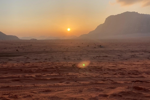2 heures de Jeep matin et coucher de soleil dans le désert de Wadi RumCircuit de 2 heures + Point de vue sur le coucher du soleil