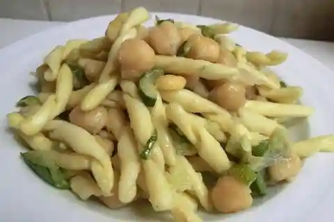 Bari: Home Cooking Class- Make Cavatelli & Capunti with Wine