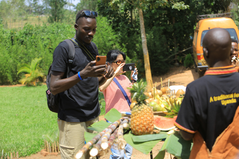 Kampala: Farm and Community Tour with traditional Lunch