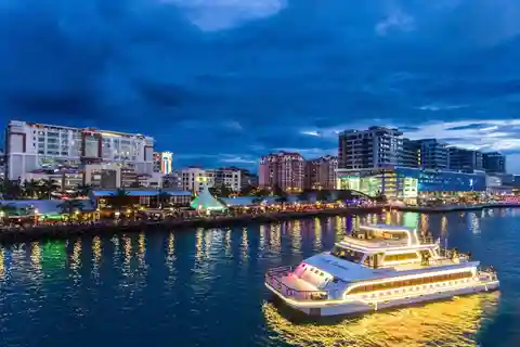Kota Kinabalu : croisière nocturne dans la ville de KK