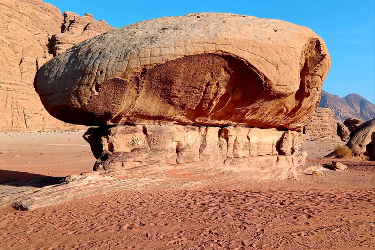 Wadi Rum: Adventure Tour with Photographer and Sunset Point