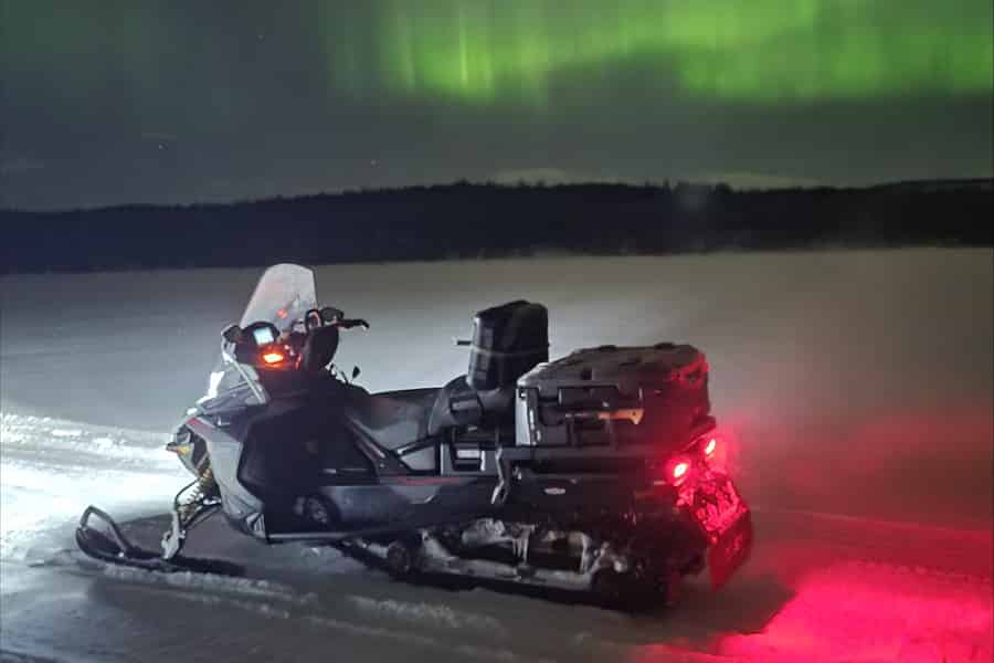Kiruna: Nordlichter-Schneemobiltour. Foto: GetYourGuide