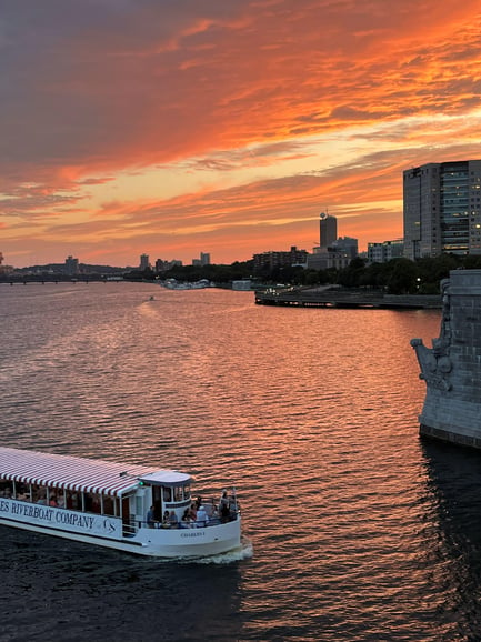 Boston: crociera al tramonto sul fiume Charles e cocktail