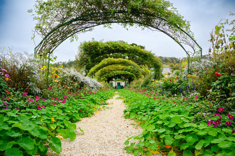 Gardens of Monet & The Old Mill: Giverny and Vernon Tour