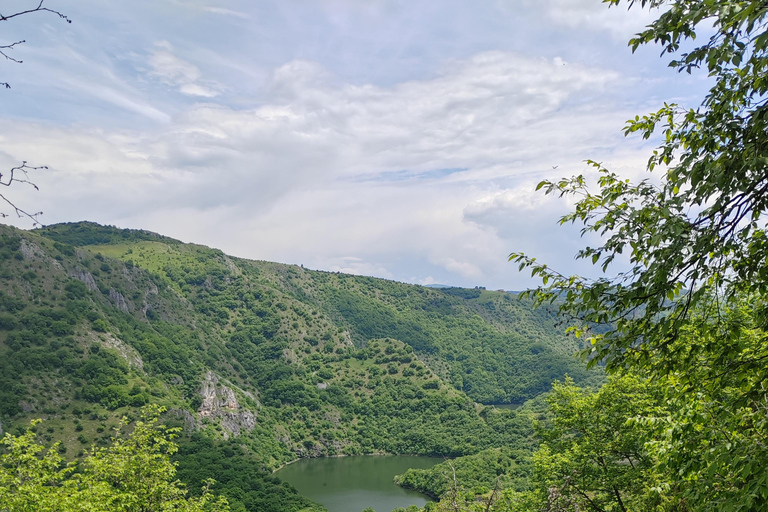 Serbie : Circuit dans le canyon d&#039;Uvac avec grotte de glace et tour en bateau